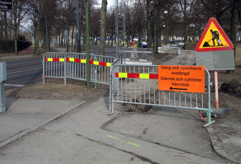 Gående och cyklister hänvisas Gående och cyklister hänvisas
