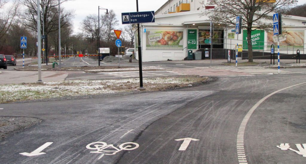 Delsjövägen - Olbersgatans cykelöverfart Delsjövägen - Olbersgatans cykelöverfart