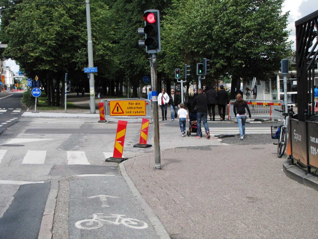 Risk att gående blockerar nya cykelöverfarten över Engelbrektsgatan