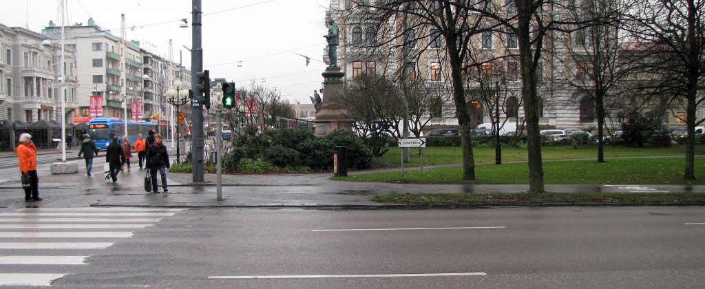 Gående lockas med minigolf