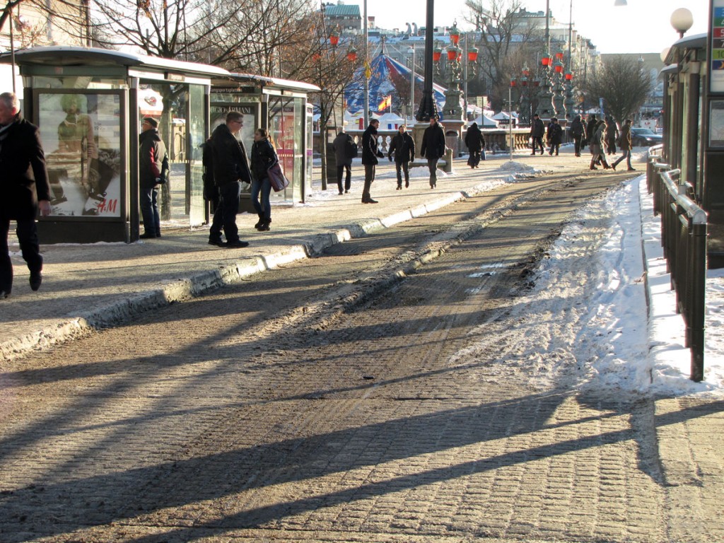 Kungsportsplatsens snöiga cykelfält 6 dec 2012