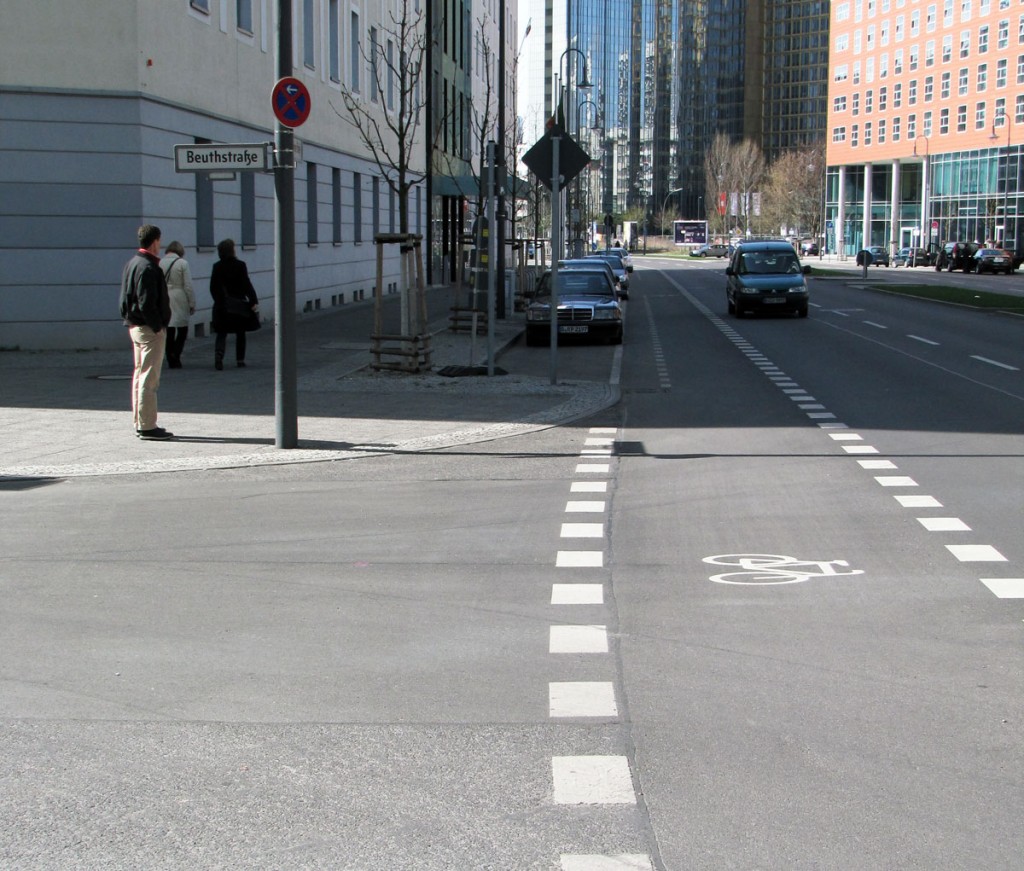 C-markering vid tillfarsväg i Berlin