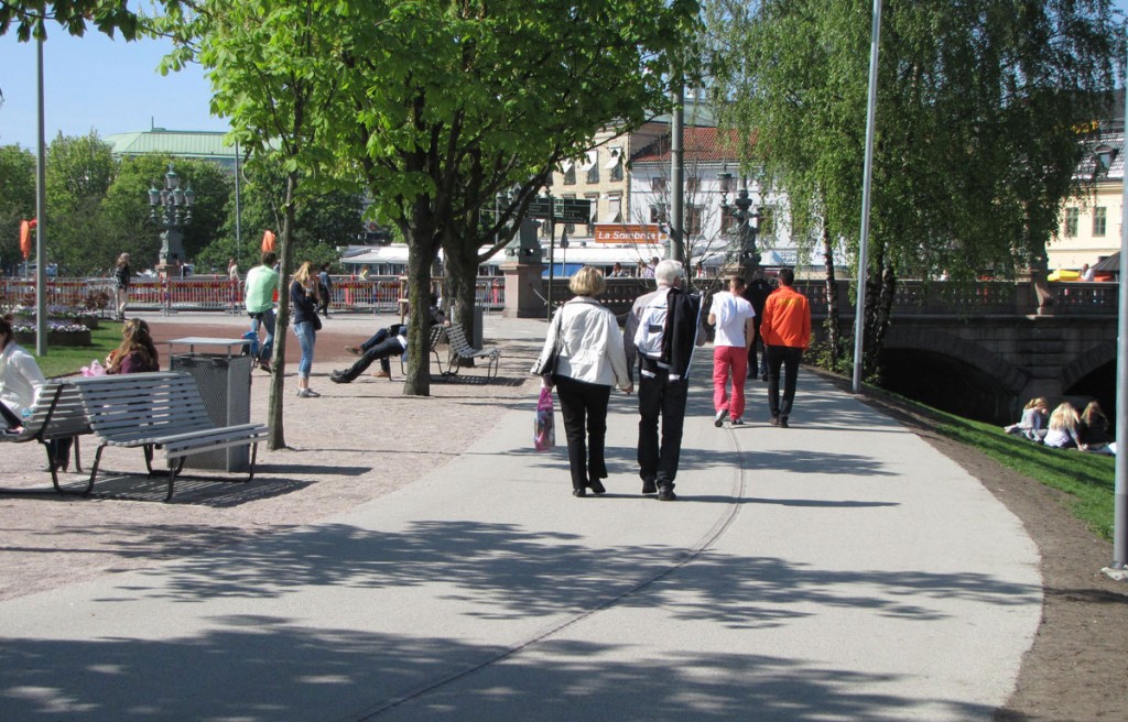 Pedestrian/bikeway behind the park at Bältesspännaren