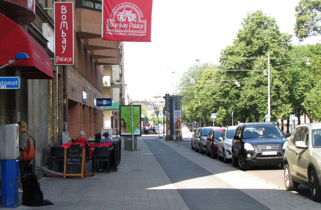 Bombay Palace trottoar med flyttad skylt