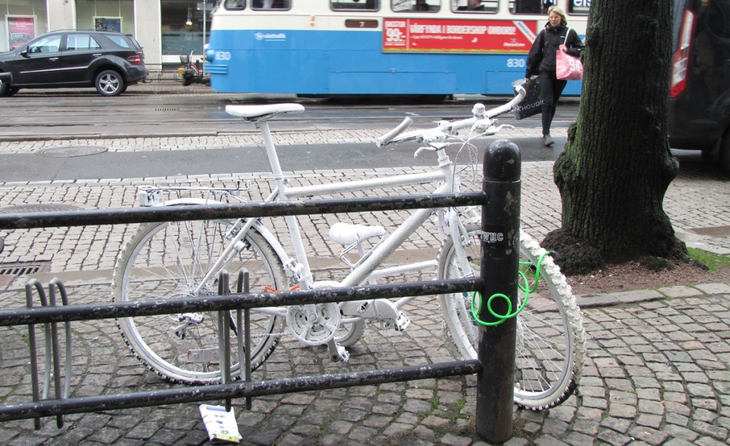 Ghost bikes i korsningen Östra o Södra Hamngatan