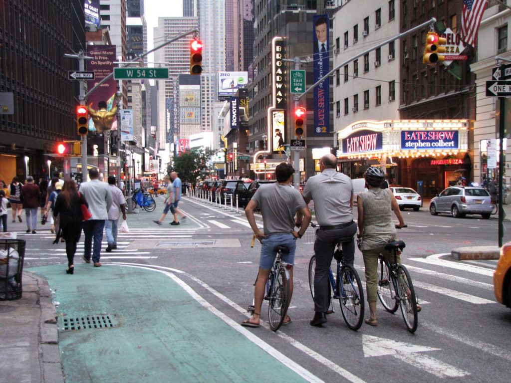 Cykelbana på Broadway mot Times Square