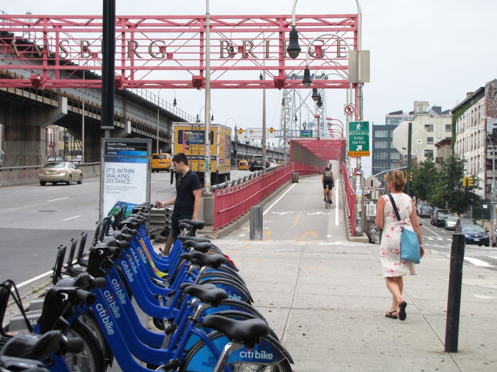 Cykelstation vid Williamsburg bridge