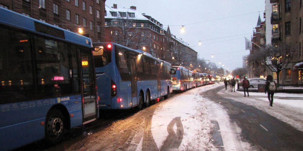 Bussar i kö på Södra Vägen
