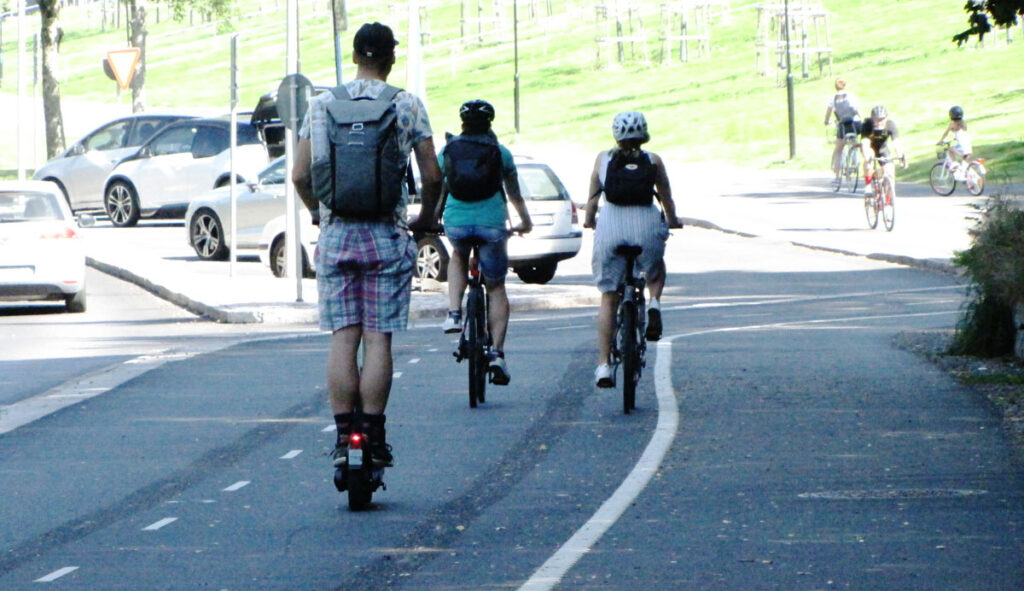 Delsjöcyklister på väg mot Delsjögrillen