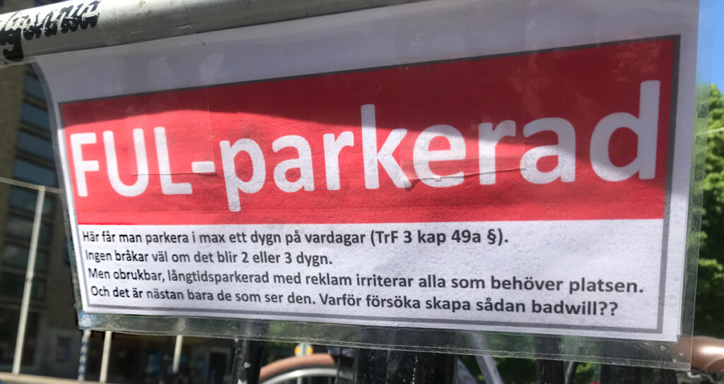 Den röda skylten på cykeln