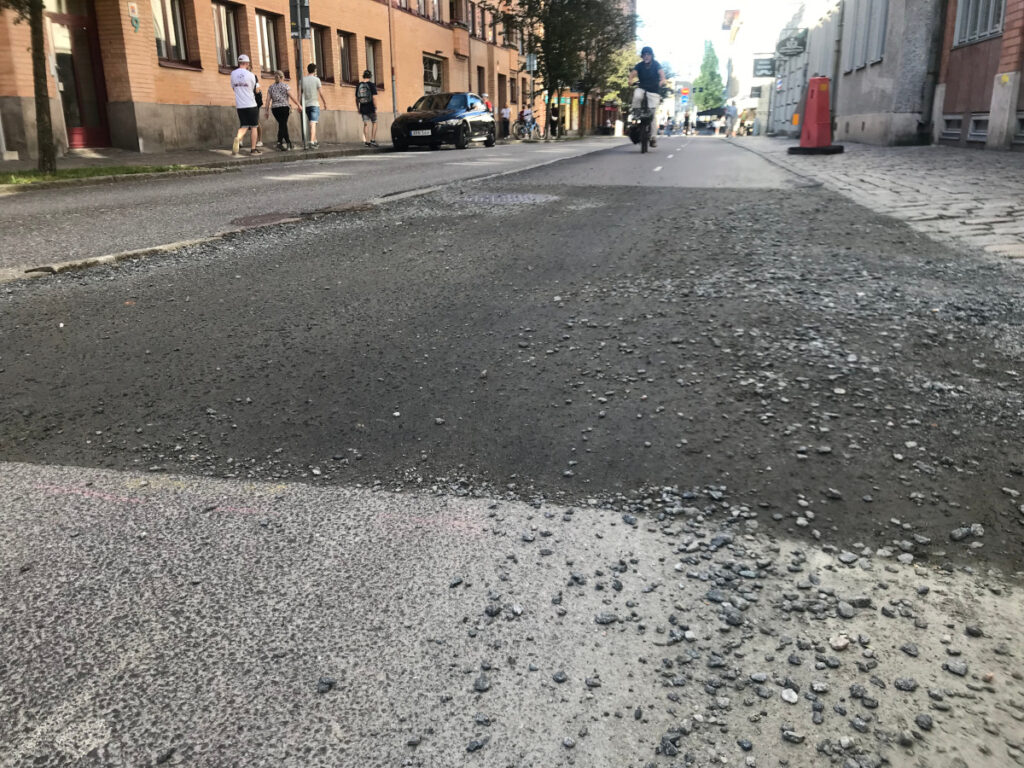 Jämnt grus före asfaltering Jämnt grus före asfaltering